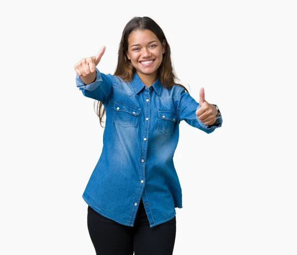 Joven Hermosa Morena Con Camisa Mezclilla Azul Sobre Fondo Aislado — Foto de Stock