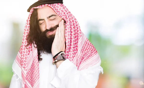 Arab Üzleti Ember Hosszú Hajat Visel Hagyományos Keffiyeh Sál Száj — Stock Fotó