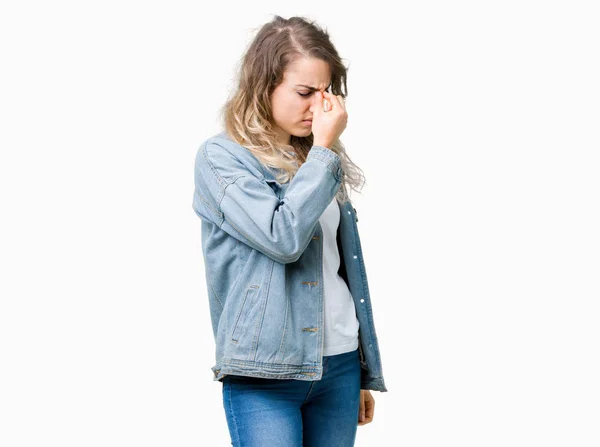 Schöne Junge Blonde Frau Trägt Jeansjacke Über Isoliertem Hintergrund Müde — Stockfoto