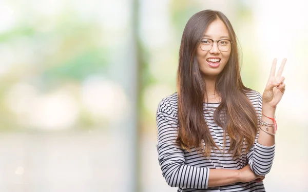 Jovem Mulher Asiática Usando Óculos Sobre Fundo Isolado Sorrindo Com — Fotografia de Stock