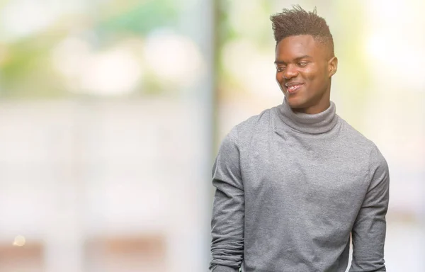 Jeune Homme Afro Américain Sur Fond Isolé Regardant Côté Avec — Photo