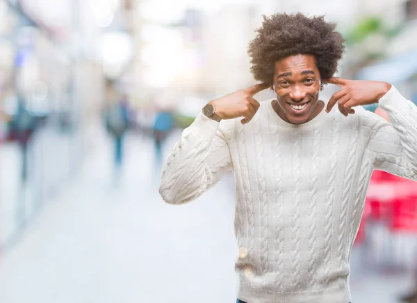 Afro Amerikai Ember Feletti Fülek Ujjaival Bosszús Kifejezés Zaj Hangos — Stock Fotó