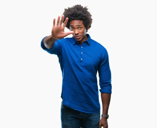 Afro American Mężczyzna Białym Tle Robi Stop Śpiewać Dłoni Ostrzeżenie — Zdjęcie stockowe