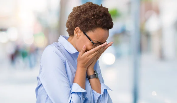 손으로 얼굴을 표정으로 아프리카계 미국인 비즈니스 우울증 — 스톡 사진