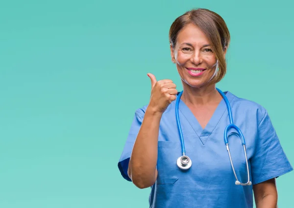 Enfermera Médica Mediana Edad Con Antecedentes Aislados Haciendo Gesto Feliz —  Fotos de Stock