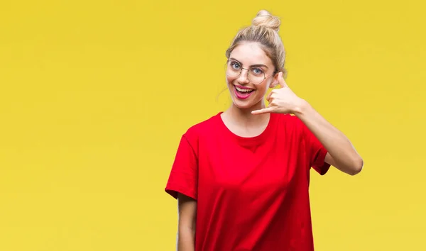 Jonge Mooie Blonde Vrouw Dragen Rode Shirt Glazen Geïsoleerde Achtergrond — Stockfoto