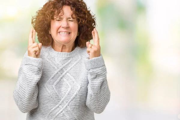Schöne Seniorin Mittleren Alters Winterpullover Über Isoliertem Hintergrund Lächelnd Daumendrücken — Stockfoto