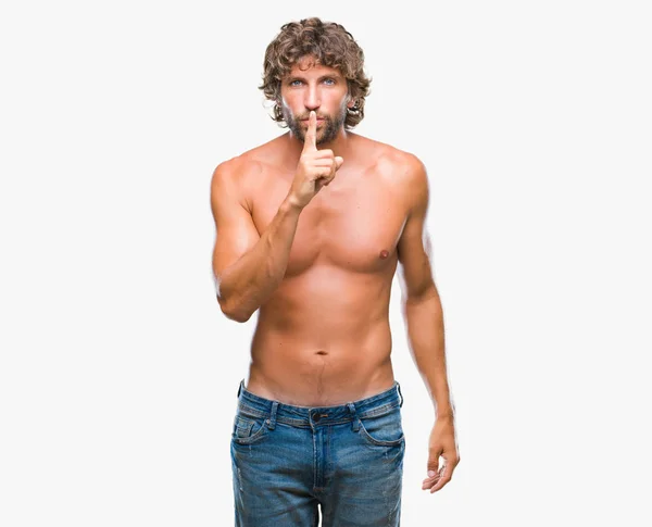 Mężczyzna Przystojny Hiszpanin Model Sexy Półnagi Białym Tle Prośbą Aby — Zdjęcie stockowe