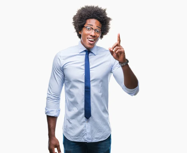 Hombre Negocios Afroamericano Con Gafas Sobre Fondo Aislado Apuntando Con —  Fotos de Stock