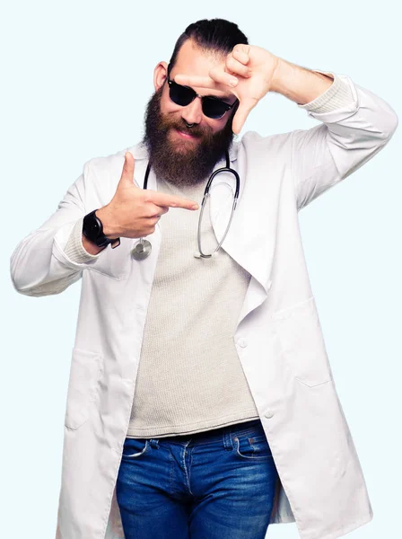 Young Blond Doctor Man Beard Wearing Sunglasses Smiling Making Frame — Stock Photo, Image
