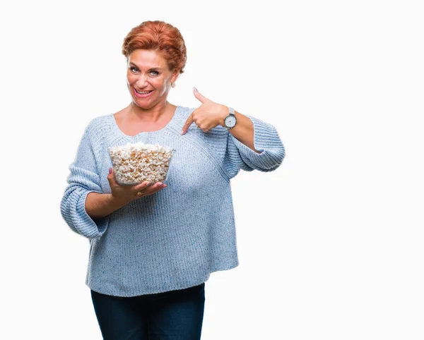 Atrractive Senior Caucasian Redhead Woman Eating Popcorn Isolated Background Surprise — Stock Photo, Image