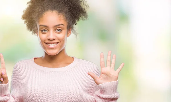 Jonge Afro Amerikaanse Vrouw Dragen Winter Trui Geïsoleerde Achtergrond Weergeven — Stockfoto