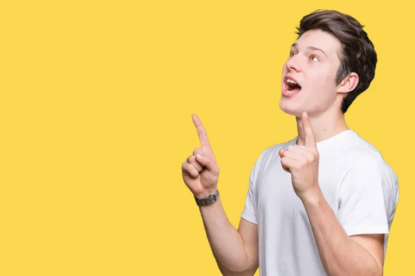 Jovem Bonito Homem Vestindo Casual Branco Shirt Sobre Isolado Fundo — Fotografia de Stock