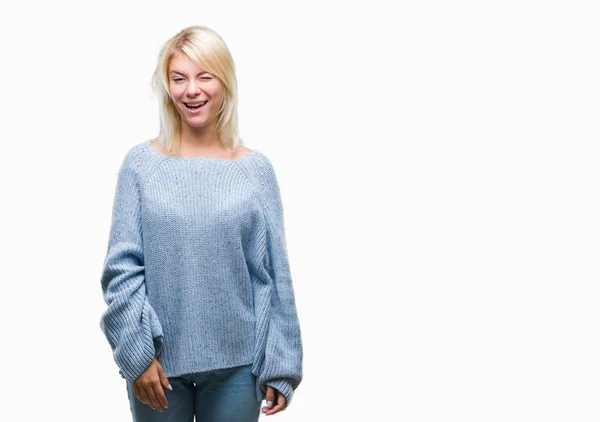 Wanita Pirang Cantik Yang Mengenakan Sweater Musim Dingin Atas Latar — Stok Foto