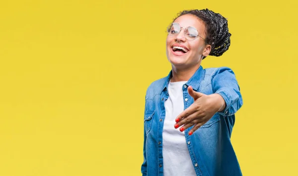 Junge Geflochtene Haare Afrikanisch Amerikanisches Mädchen Mit Brille Über Isoliertem — Stockfoto