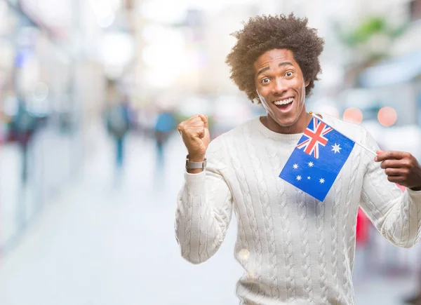 Bandera Hombre Afroamericano Australia Sobre Fondo Aislado Gritando Orgulloso Celebrando —  Fotos de Stock