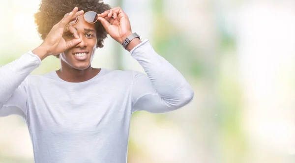 Afro Amerikanischer Mann Mit Sonnenbrille Über Isoliertem Hintergrund Macht Geste — Stockfoto
