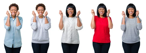 Молодая Африканская Американка Афроволосами Изолированном Фоне Взволнованная Успехом Поднятыми Руками — стоковое фото