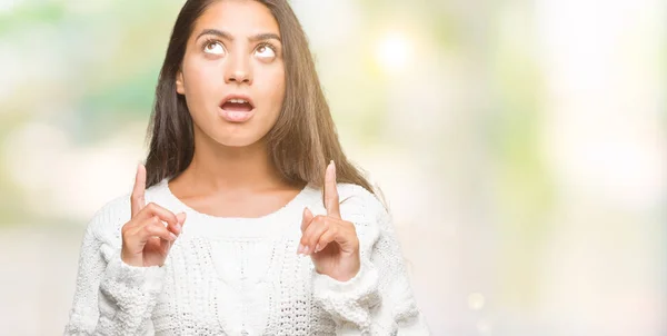 Mujer Árabe Hermosa Joven Vistiendo Suéter Invierno Sobre Fondo Aislado — Foto de Stock