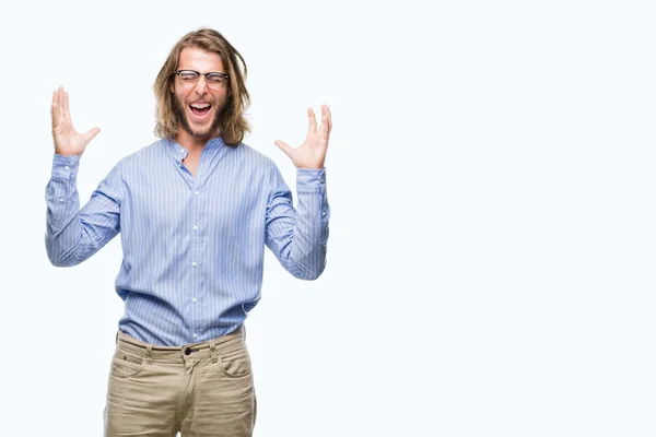 Homem Bonito Jovem Com Cabelos Longos Usando Óculos Sobre Fundo — Fotografia de Stock