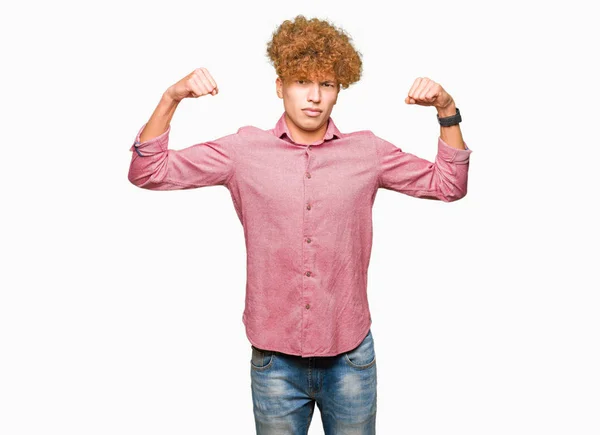 Homem Negócios Bonito Jovem Com Cabelo Afro Mostrando Músculos Braços — Fotografia de Stock