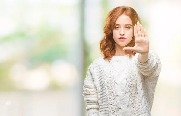 Giovane Bella Donna Sfondo Isolato Indossando Maglione Invernale Facendo Smettere — Foto Stock