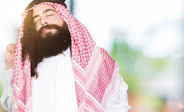 Uomo Affari Arabo Con Capelli Lunghi Indossando Tradizionale Sciarpa Keffiyeh — Foto Stock