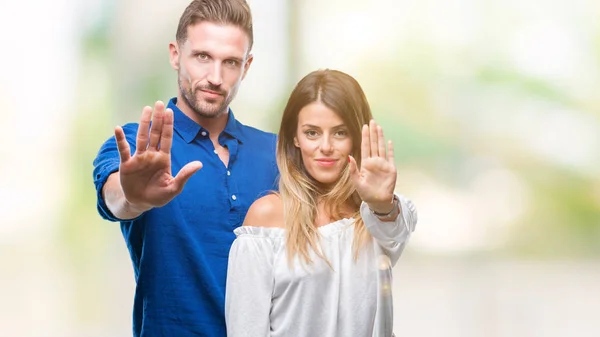 Jong Koppel Verliefd Geïsoleerde Achtergrond Stop Zingen Met Palm Van — Stockfoto