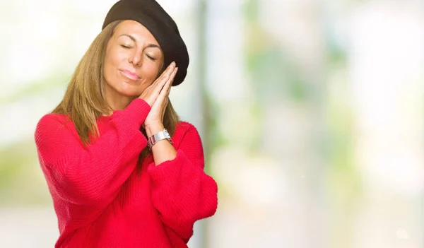 Donna Adulta Mezza Età Che Indossa Basco Moda Uno Sfondo — Foto Stock