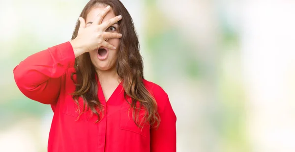 Mulher Negócios Bonita Size Jovem Sobre Fundo Isolado Espreitando Choque — Fotografia de Stock