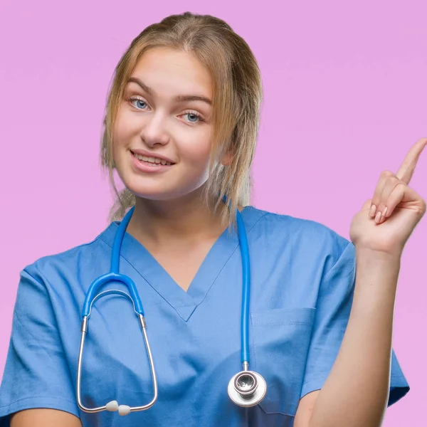 Jonge Blanke Dokter Vrouw Chirurg Uniform Dragen Geïsoleerde Achtergrond Met — Stockfoto