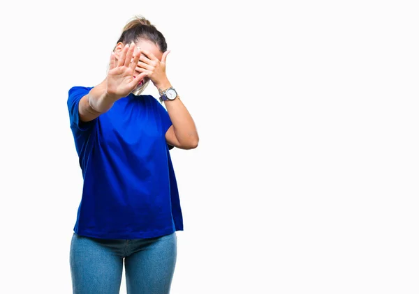 Ung Vacker Kvinna Som Bär Casual Blå Shirt Över Isolerade — Stockfoto