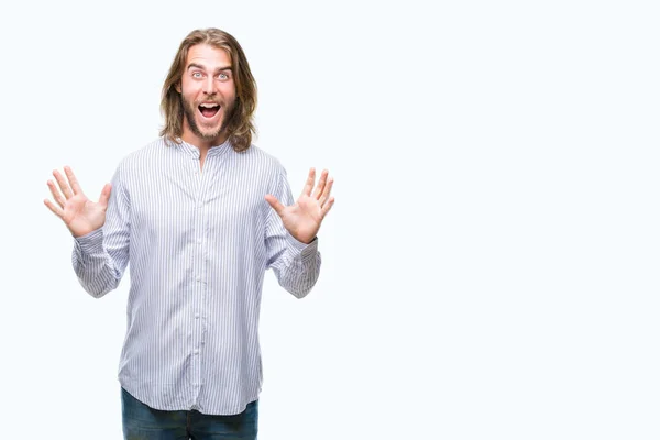 Joven Hombre Guapo Con Pelo Largo Sobre Fondo Aislado Celebrando — Foto de Stock