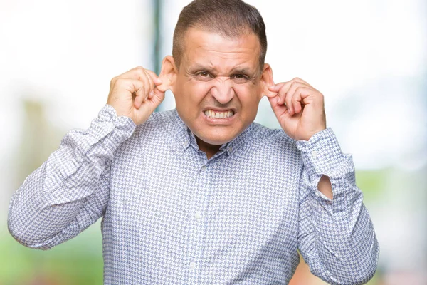 Hombre Negocios Árabe Mediana Edad Sobre Fondo Aislado Que Cubre — Foto de Stock