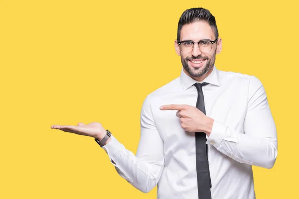 Joven Hombre Negocios Guapo Con Gafas Sobre Fondo Aislado Sorprendido — Foto de Stock