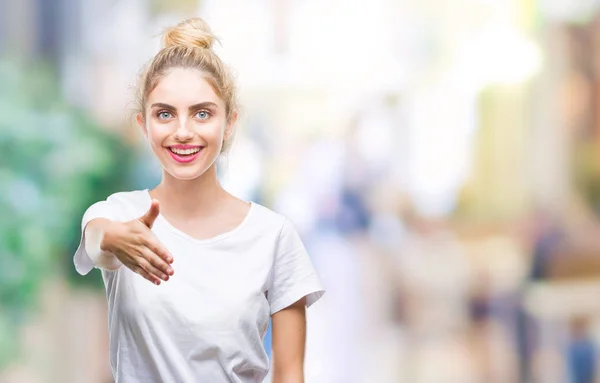 Joven Hermosa Mujer Rubia Con Camiseta Blanca Sobre Fondo Aislado — Foto de Stock