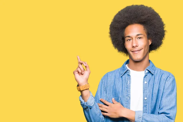 Jovem Americano Africano Com Cabelo Afro Com Grande Sorriso Rosto — Fotografia de Stock