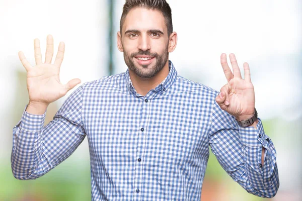 Joven Hombre Guapo Sobre Fondo Aislado Mostrando Señalando Hacia Arriba — Foto de Stock