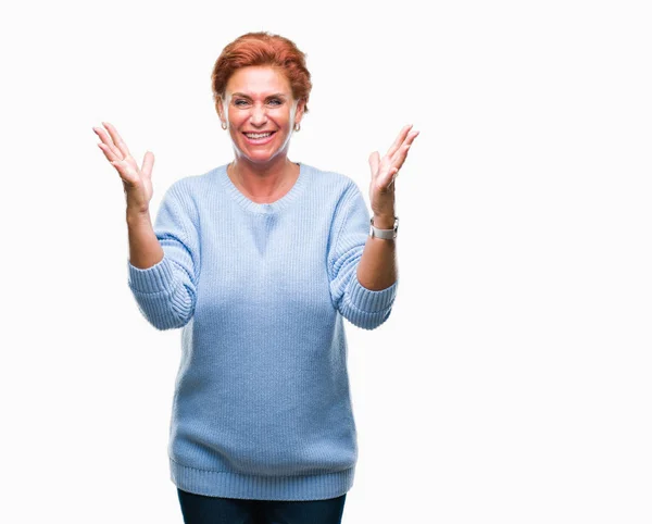 Atrractive Üst Düzey Beyaz Kızıl Saçlı Kadın Deli Kutluyor Arka — Stok fotoğraf