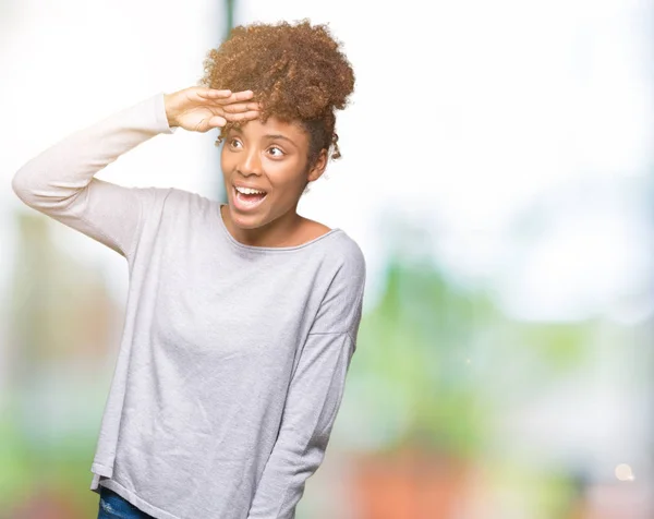 Belle Jeune Femme Afro Américaine Sur Fond Isolé Très Heureuse — Photo