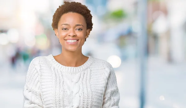 Vackra Unga Afroamerikanska Kvinnan Bär Tröja Över Isolerade Bakgrund Leende — Stockfoto