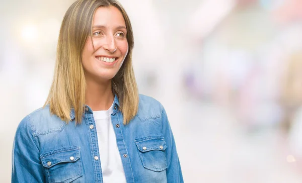 Jovem Mulher Bonita Sobre Fundo Isolado Olhando Para Lado Com — Fotografia de Stock