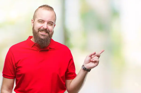 Joven Hombre Hipster Caucásico Con Camisa Roja Sobre Fondo Aislado —  Fotos de Stock