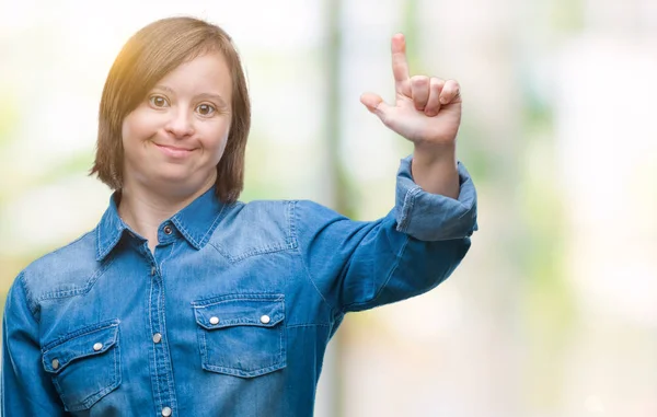 Giovane Donna Adulta Con Sindrome Sfondo Isolato Mostrando Indicando Con — Foto Stock