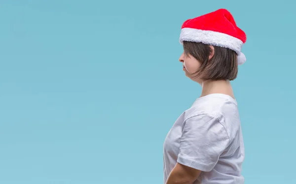 Νεαρή Ενήλικη Γυναίκα Σύνδρομο Φορώντας Καπέλο Χριστουγέννων Πέρα Από Απομονωμένο — Φωτογραφία Αρχείου