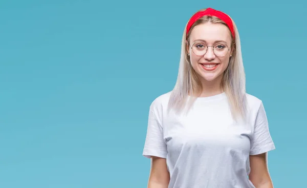 Jonge Blonde Vrouw Bril Geïsoleerde Achtergrond Met Een Gelukkig Cool — Stockfoto