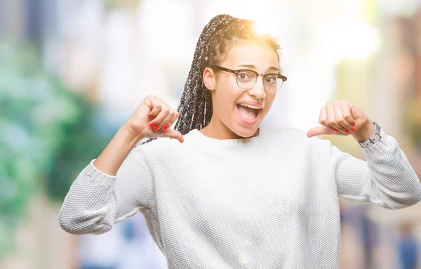 Ung Flätade Hår Afrikanska Amerikanska Flickan Bär Glasögon Och Tröja — Stockfoto