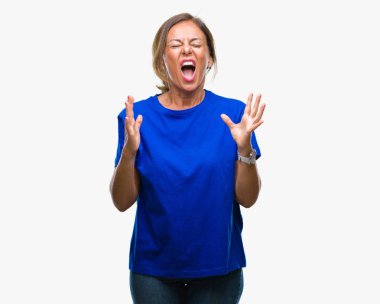 İzole arka plan çılgın ve kızgın bağırarak ve agresif ifade ve silah kaldırdı bağırmaya orta yaş İspanyol kadın kıdemli. Hayal kırıklığı kavramı.