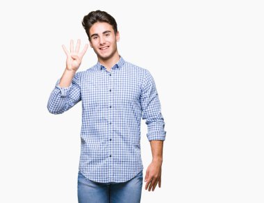 Genç yakışıklı iş adamı gösterilen ve parmakları ile işaret izole arka plan üzerinde dört kendinden emin ve mutlu gülümseyerek iken numara.