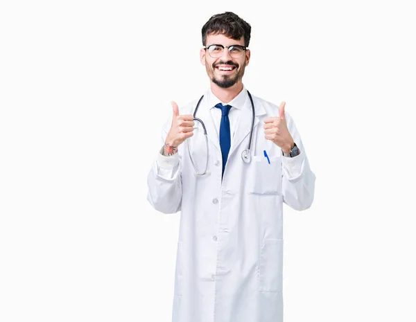 Jonge Dokter Man Dragen Ziekenhuis Vacht Geïsoleerde Achtergrond Succes Teken — Stockfoto